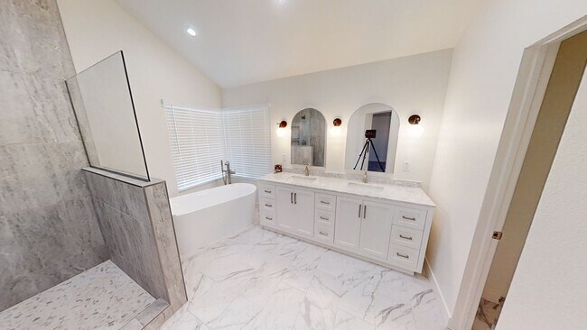 Building Photo - 4 Bedroom Home in Rolling Hills Community Yucaipa CA