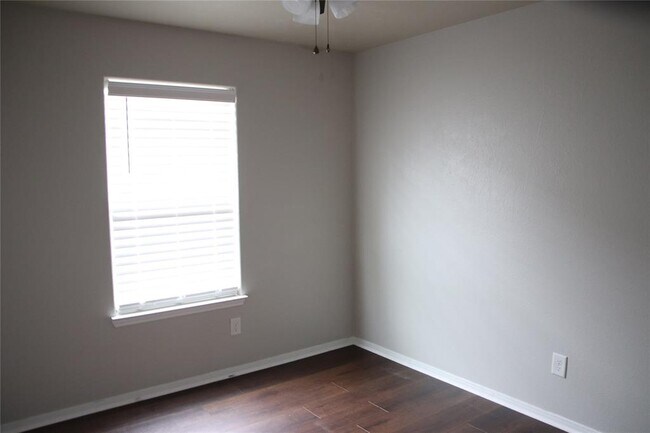 Building Photo - 2710 Sandberry Dr