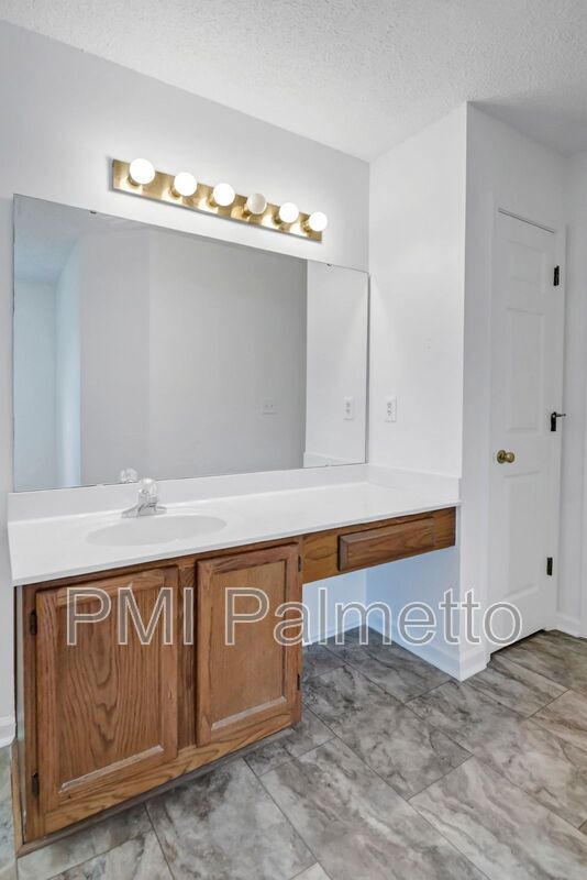 Building Photo - 212 Brookstone Way
