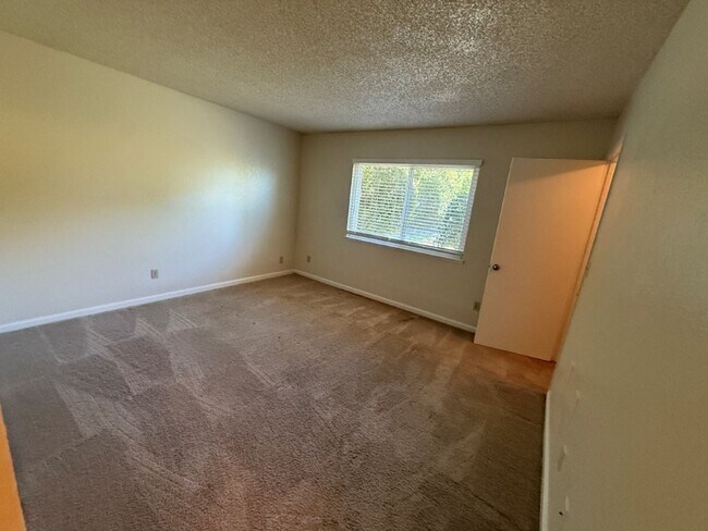 Building Photo - 2766 Applewood Dr