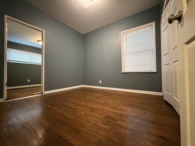 Building Photo - Updated 4 Bedroom Home with Off-Street Parking