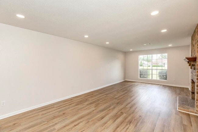 Building Photo - 8930 Manion Dr