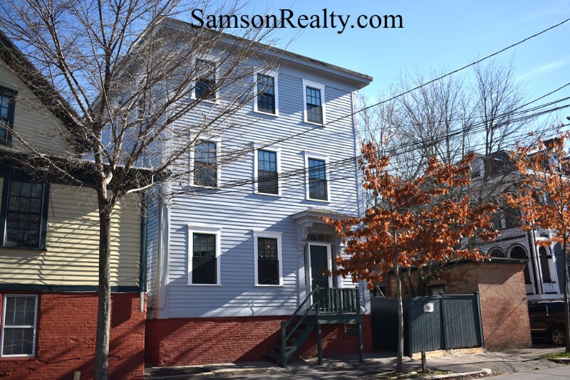 Building Photo - 373 Thayer St