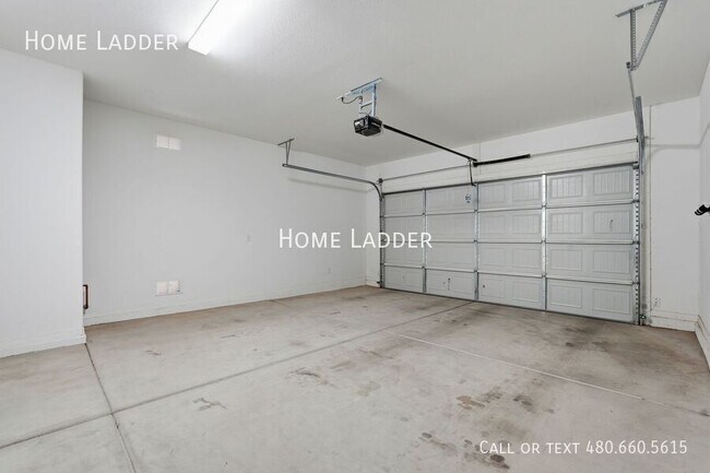 Building Photo - 10812 E Tesla Ave