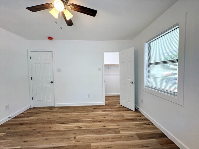 Building Photo - 3206 Avenue K