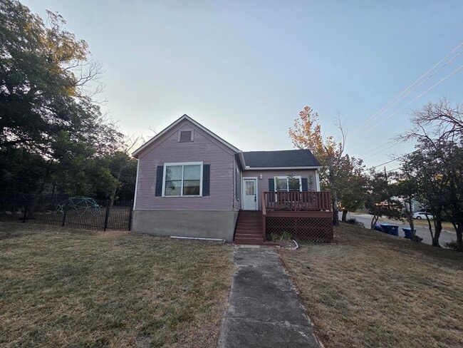 Primary Photo - 801 Everett St