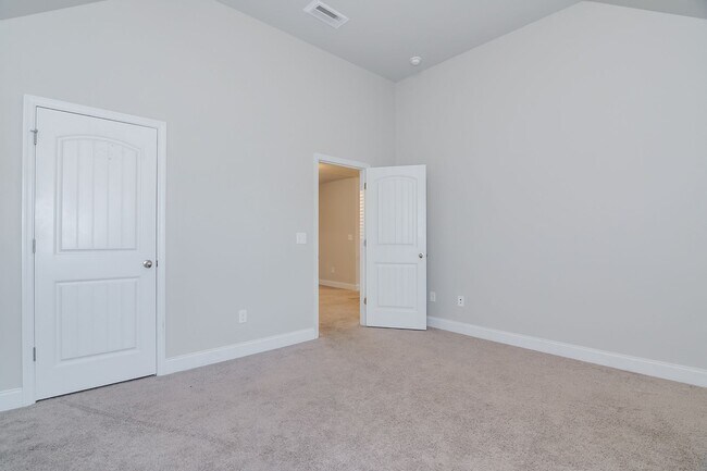 Building Photo - Large House in Grovetown!