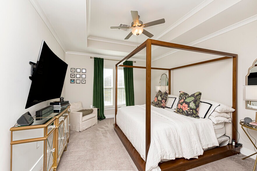 Building Photo - 8840 Southlawn Dr