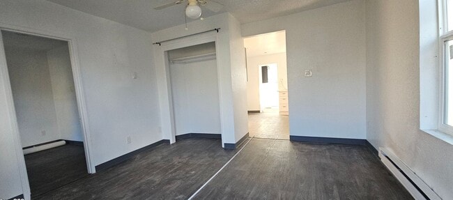 Building Photo - Duplex upper unit in Central District