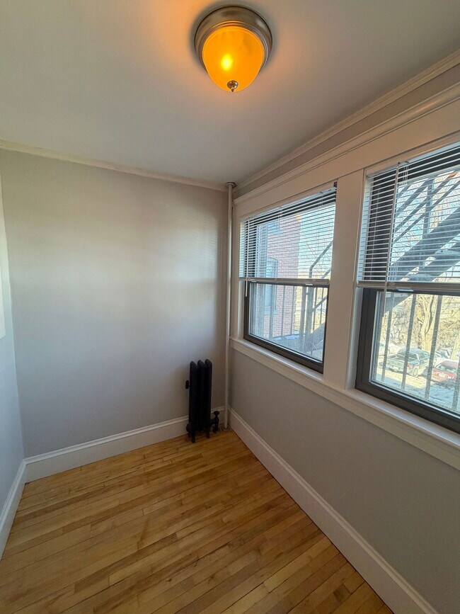 Building Photo - 248-250 N Main St