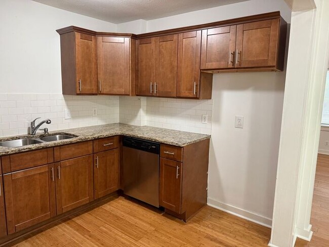 Building Photo - For Rent - Charming 3 Bedroom House in Eas...