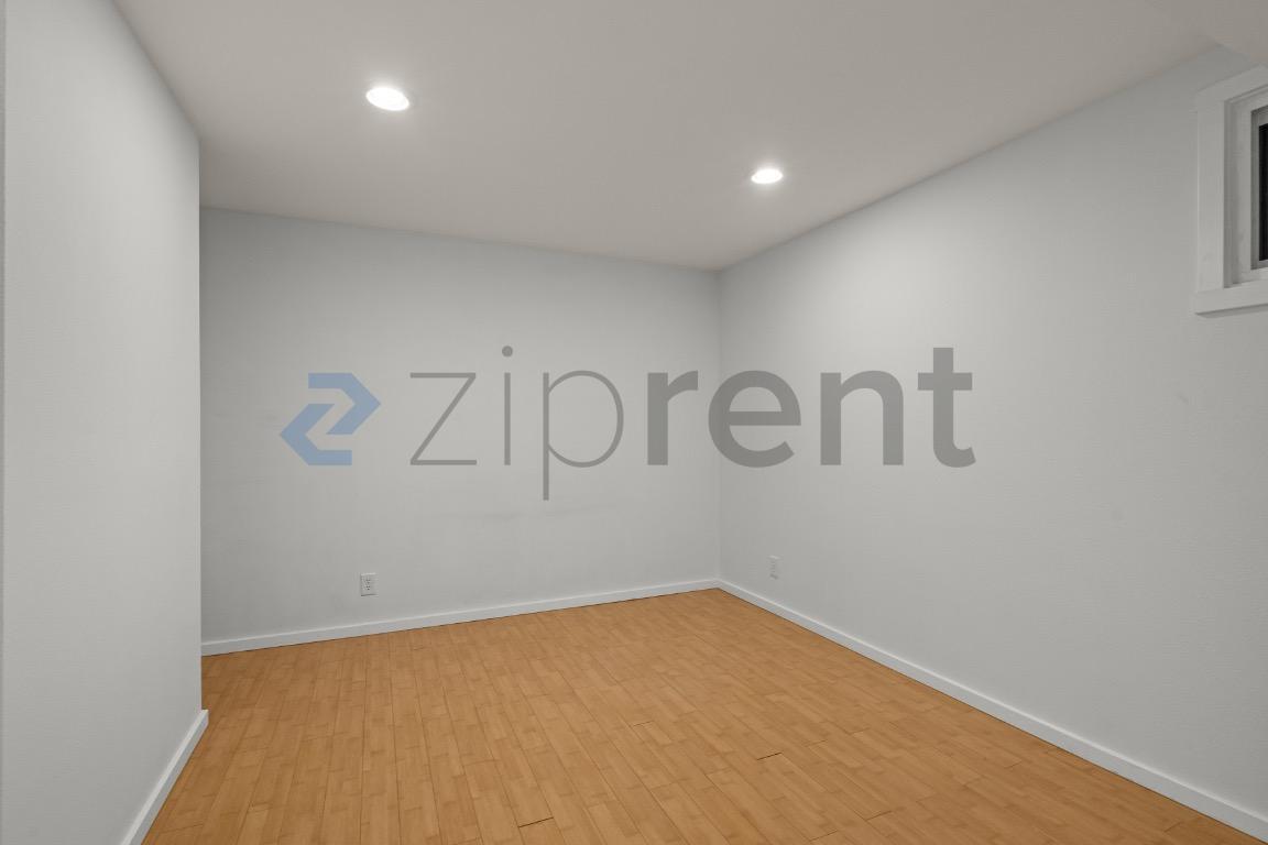 Building Photo - Unit