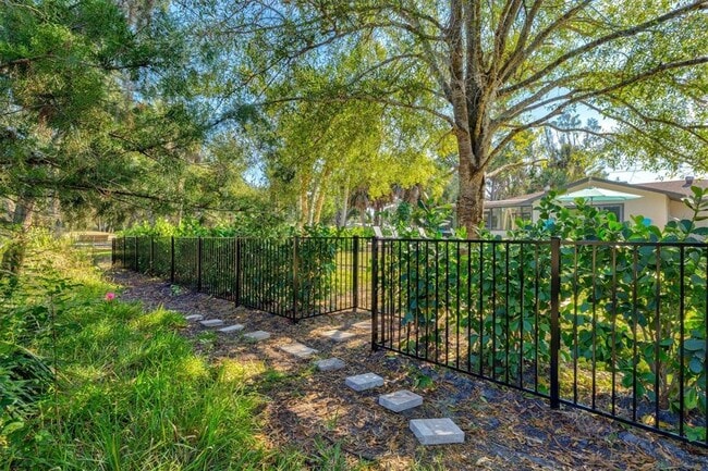 Building Photo - 2641 Hyde Park St