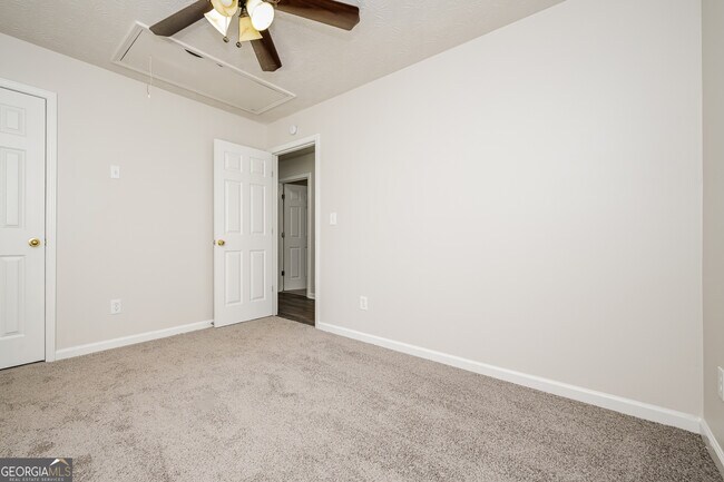 Building Photo - 546 Forest Hill Dr