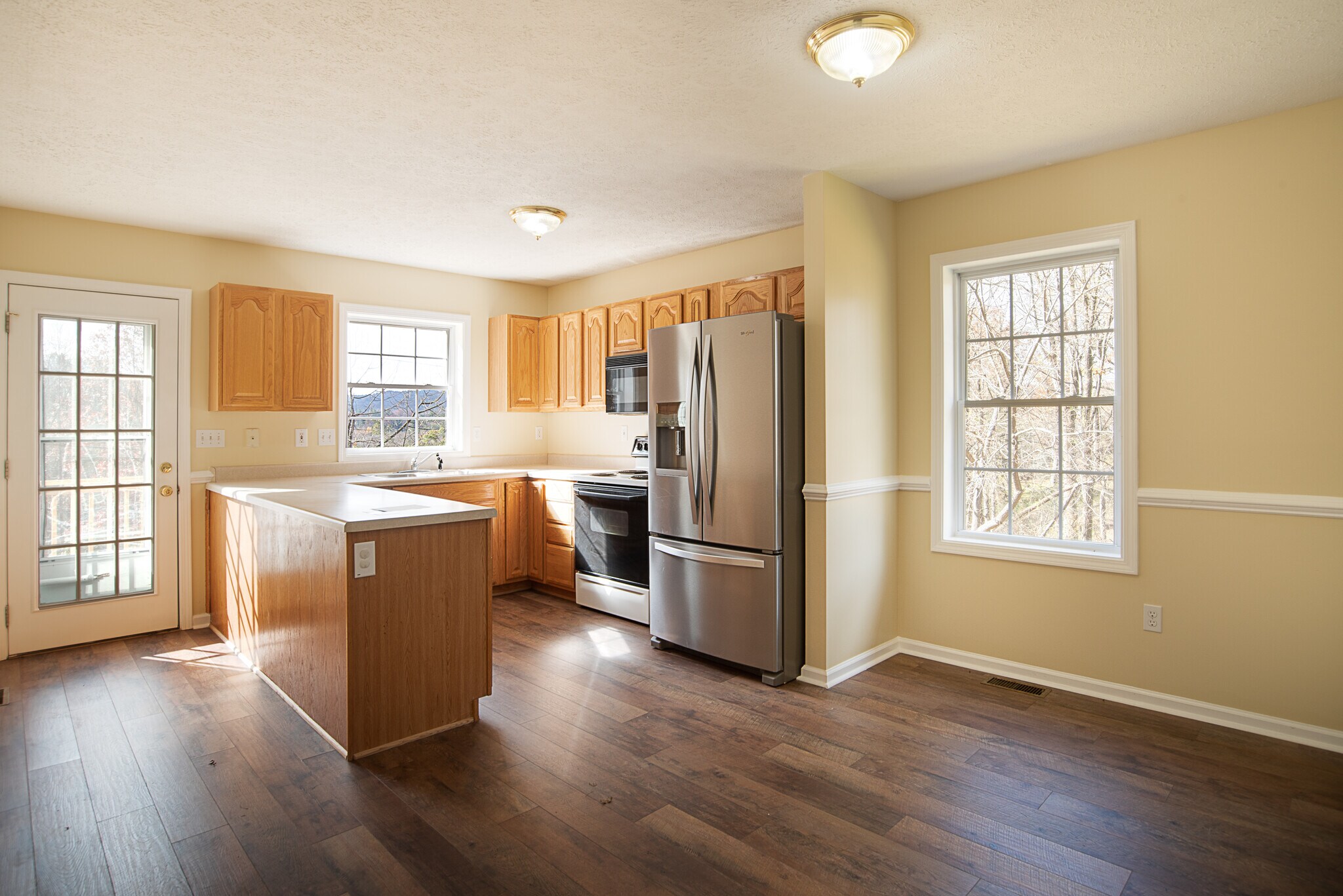 Kitchen - 216 Windsor Ct