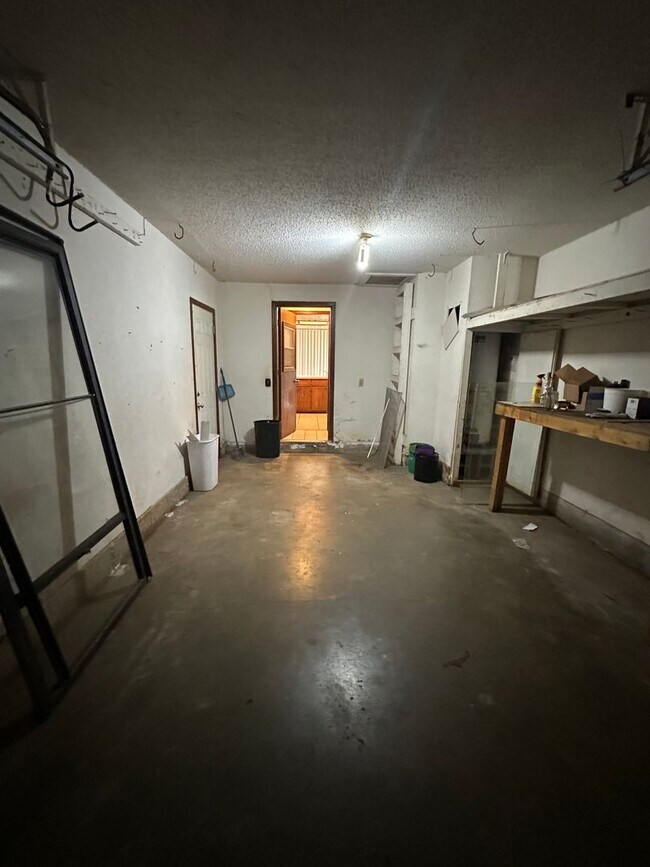 Building Photo - 4808 S Dimple Dr