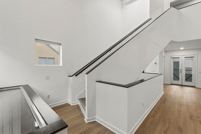 Building Photo - 6121 Gehring St