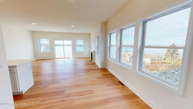 Building Photo - 544 NY-9P