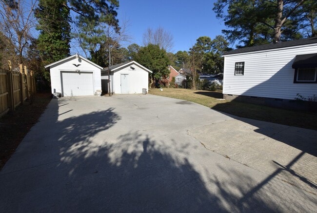 Building Photo - 1420 Eastern Ave