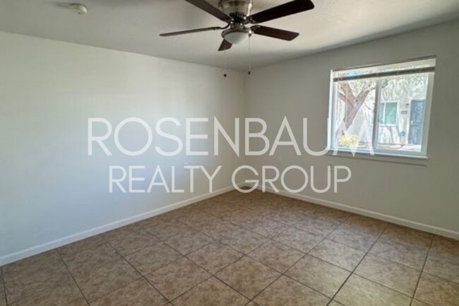 Building Photo - Beautifully updated 3-bedrooms, 2-baths ho...