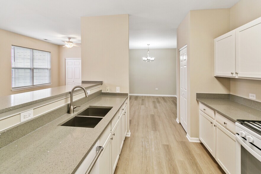 Building Photo - 1171 Mount Vernon Dr