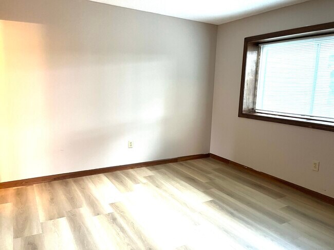 Building Photo - 1509 Summer Hill Dr