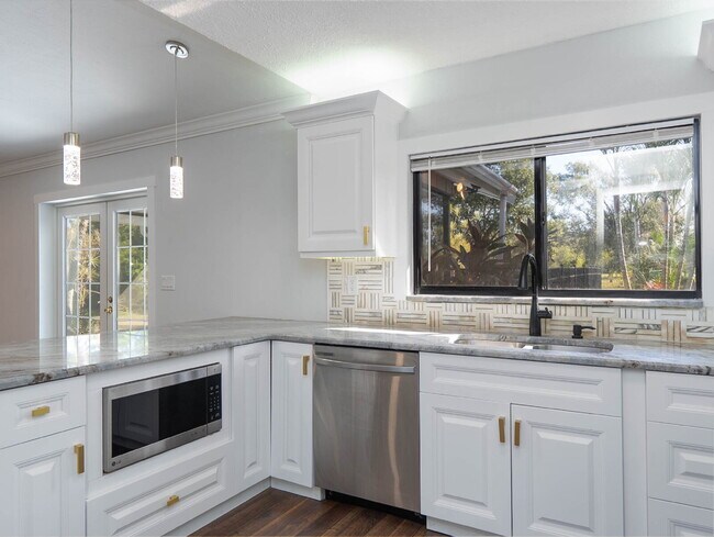 Building Photo - Country-Style Sarasota Living on a Full Acre - Pool Home with Oversized Workshop — Move-In Ready Now