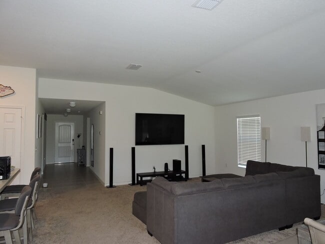 Building Photo - 4/2 Single Family Home