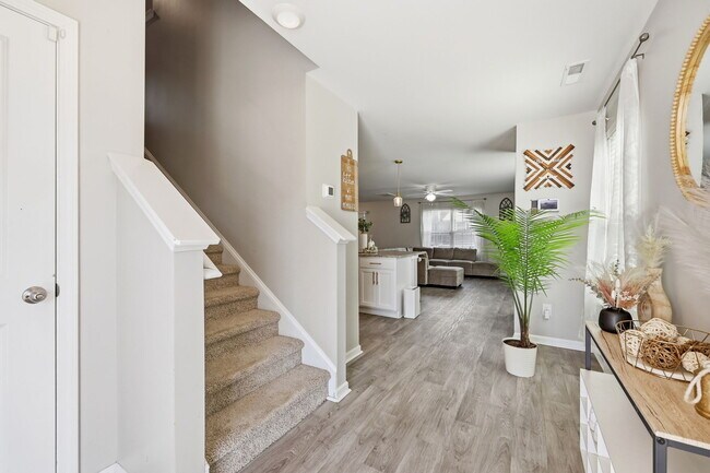 Building Photo - 1160 Fowler Dr