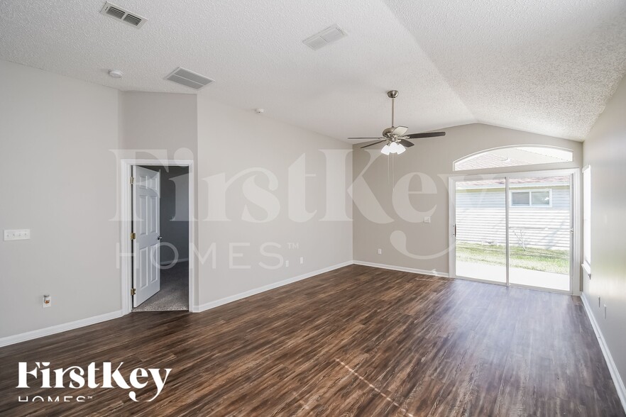 Building Photo - 2956 Centerwood Dr N