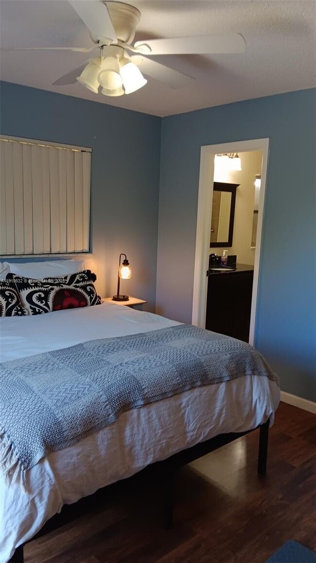 Building Photo - 2560 SW 11th St