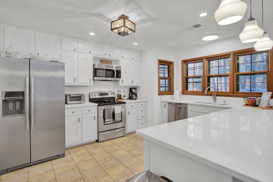 Building Photo - 100 Brookwood Ln