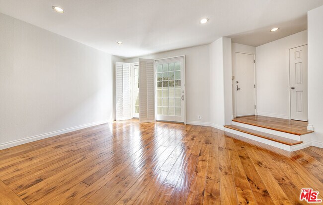 Building Photo - 2333 Oak St