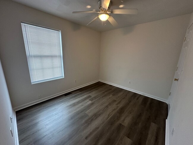 Building Photo - 1659 W Kole Dr