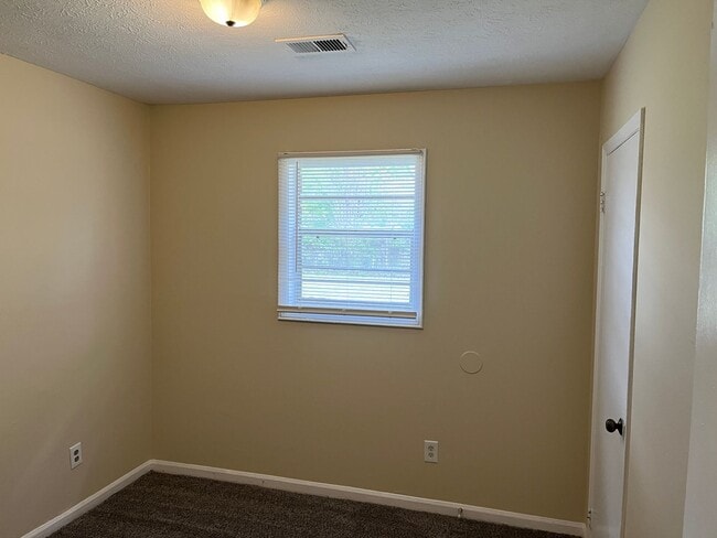 Building Photo - 9 Westpark Ct