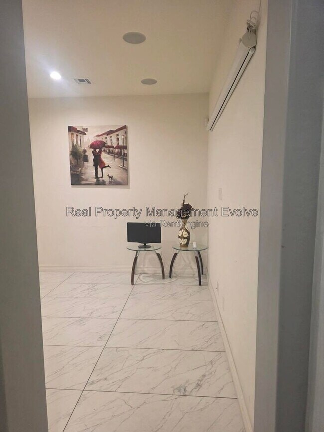 Building Photo - 2307 E Mahogany Pl
