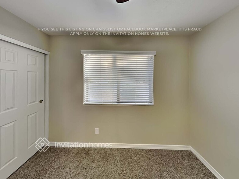 Building Photo - 30737 N Royal Oak Way