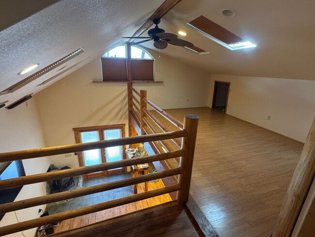 Building Photo - 3 Bedroom Home on Two Acres