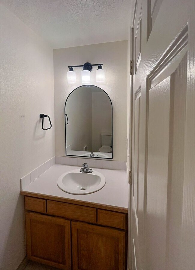 Building Photo - Charming SE Portland Home in a Central, Accessible Location