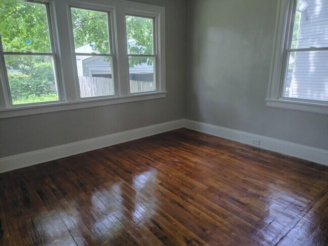 Building Photo - 1334 W 89th St