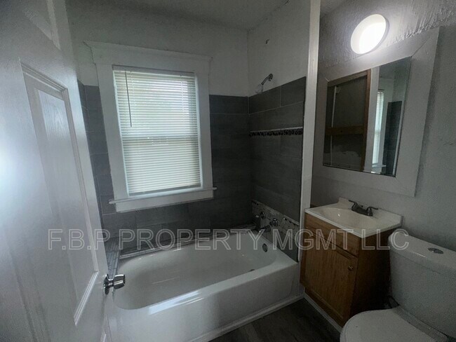 Building Photo - 3777 Elmhurst St