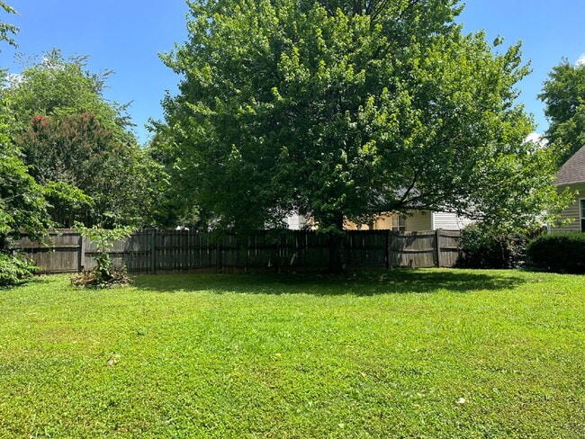 Building Photo - "Charming 3-Bedroom Home with 2 Full Baths in Beautiful Thompson's Station!" FENCED BACKYARD!