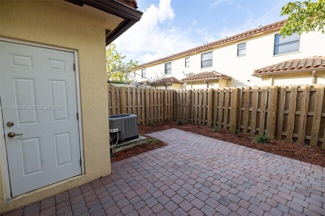 Building Photo - 3213 SE 6th St