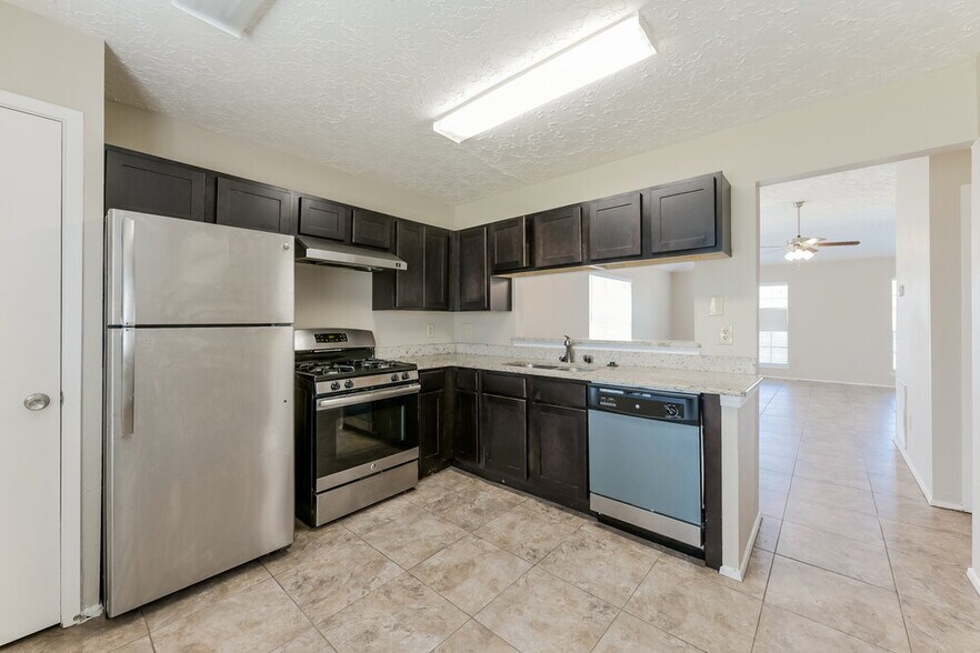 Building Photo - 2438 Autumn Springs Ln