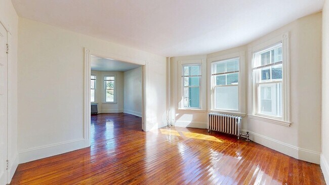 Building Photo - 539 Mt Auburn St