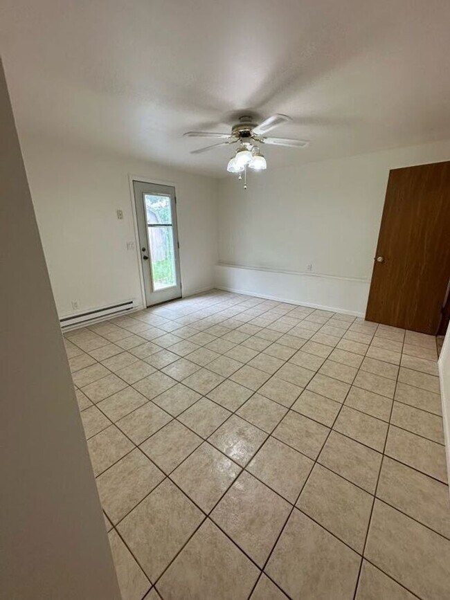 Building Photo - Ellis Avenue Duplex