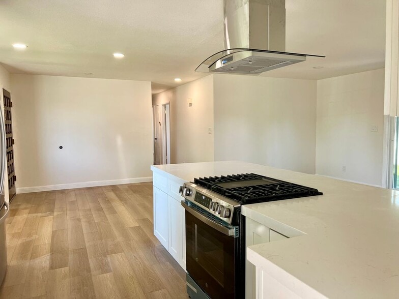 Building Photo - 618 Madsen Dr