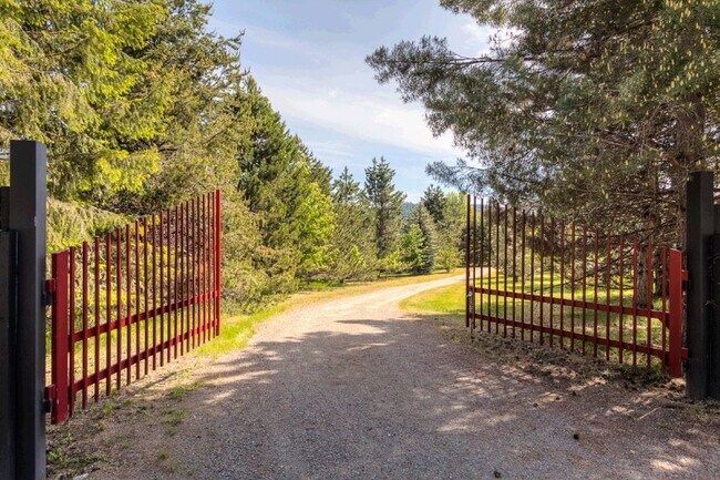 Building Photo - Incredible Hauser Lake Waterfront Home for...