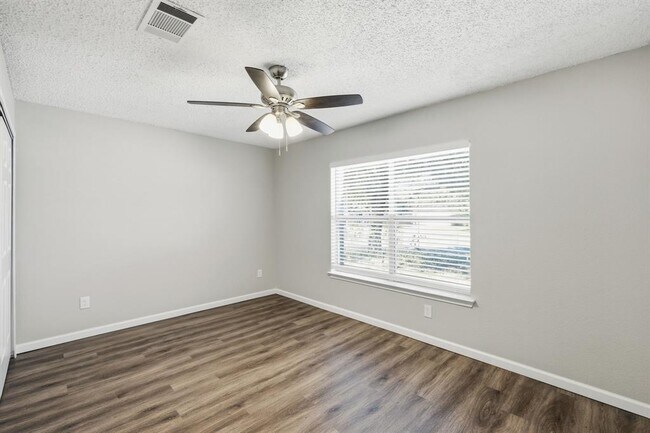 Building Photo - 3205 Settlement Dr