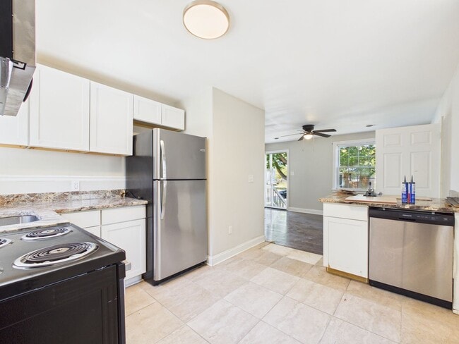 Building Photo - 4605 Eastover Ave